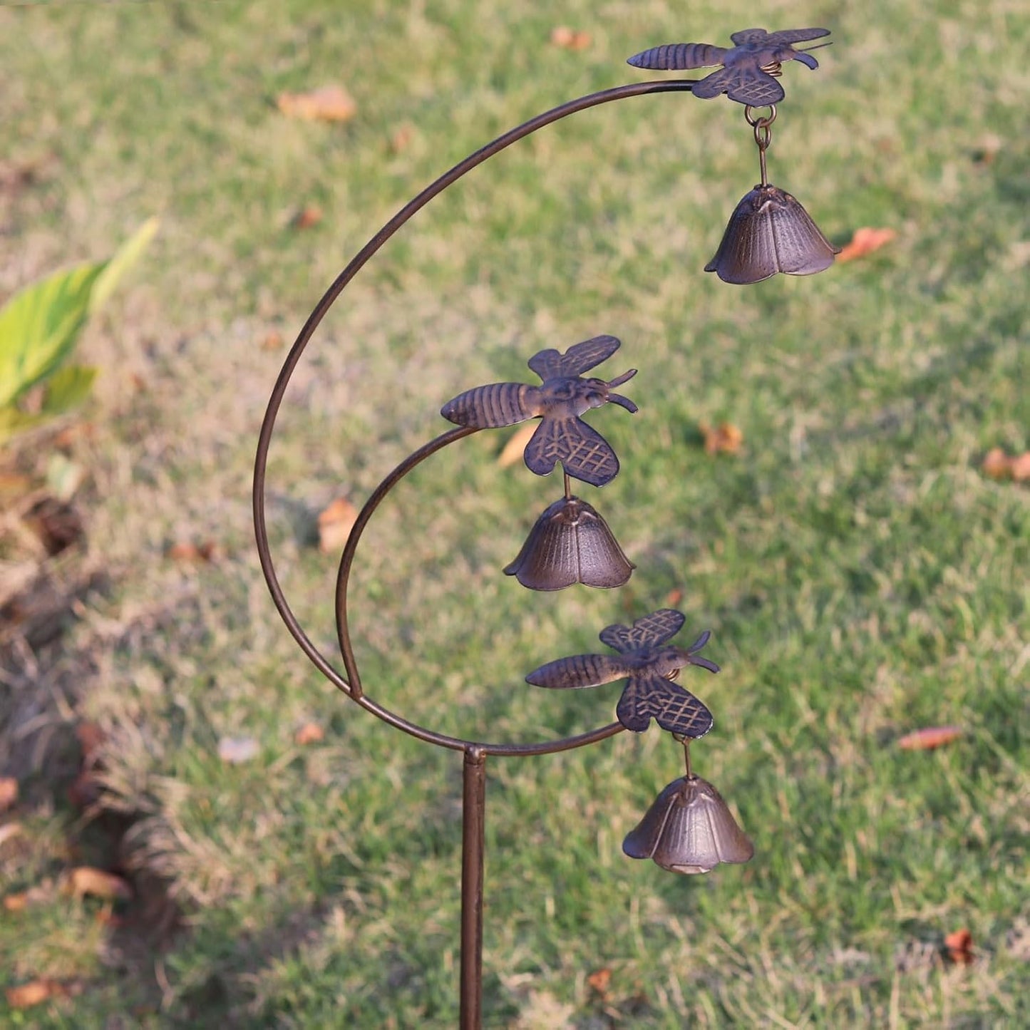 Gardens Metal Bees with Bells for Outside Garden Art,Decorative Garden Stakes